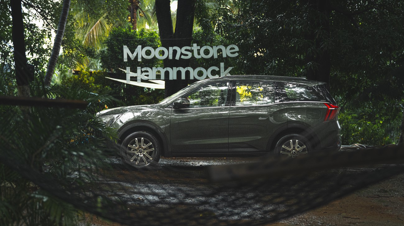 Features Mahindra-moonstone-hammockjpg