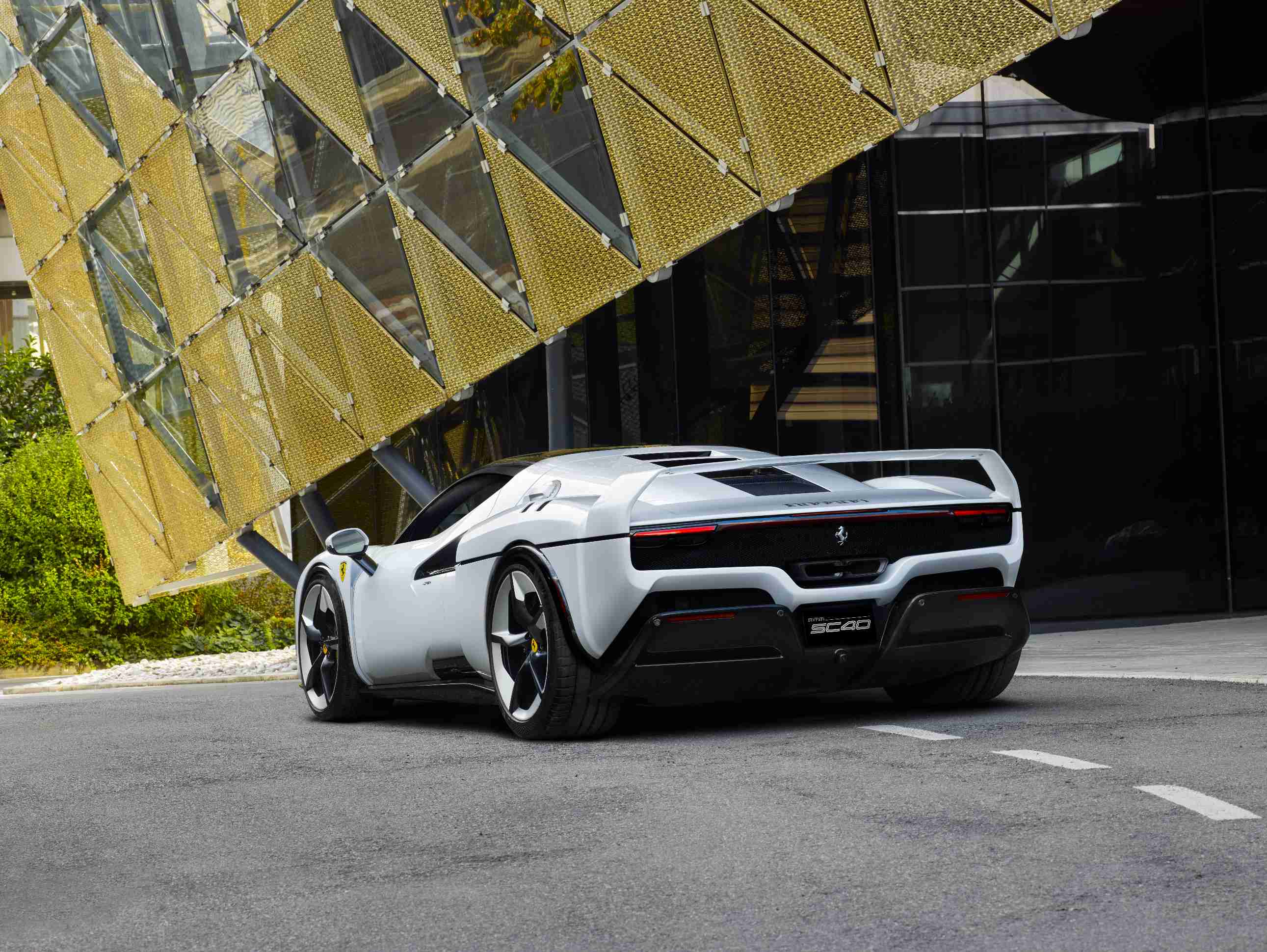 1761037596-resizecom Ferrari SC40 EXT  10 5b7279a9-f1d3-448d-89a6-25