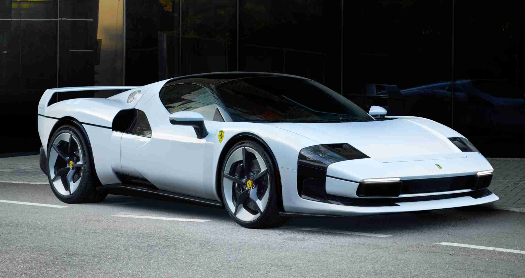1761037596-resizecom Ferrari SC40 EXT  3 5d4903b2-41c9-4b7b-a450-78