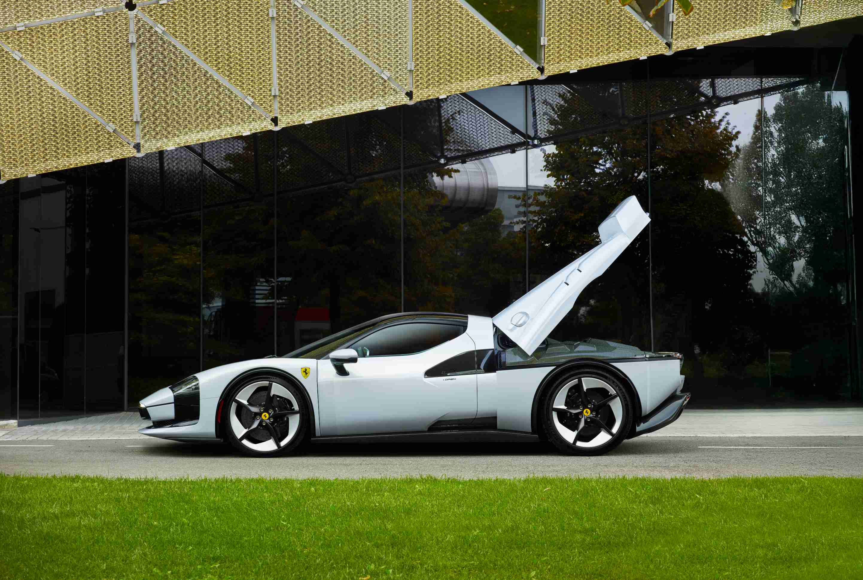 1761037596-resizecom Ferrari SC40 EXT  9 30515453-b1e6-455d-9810-4d
