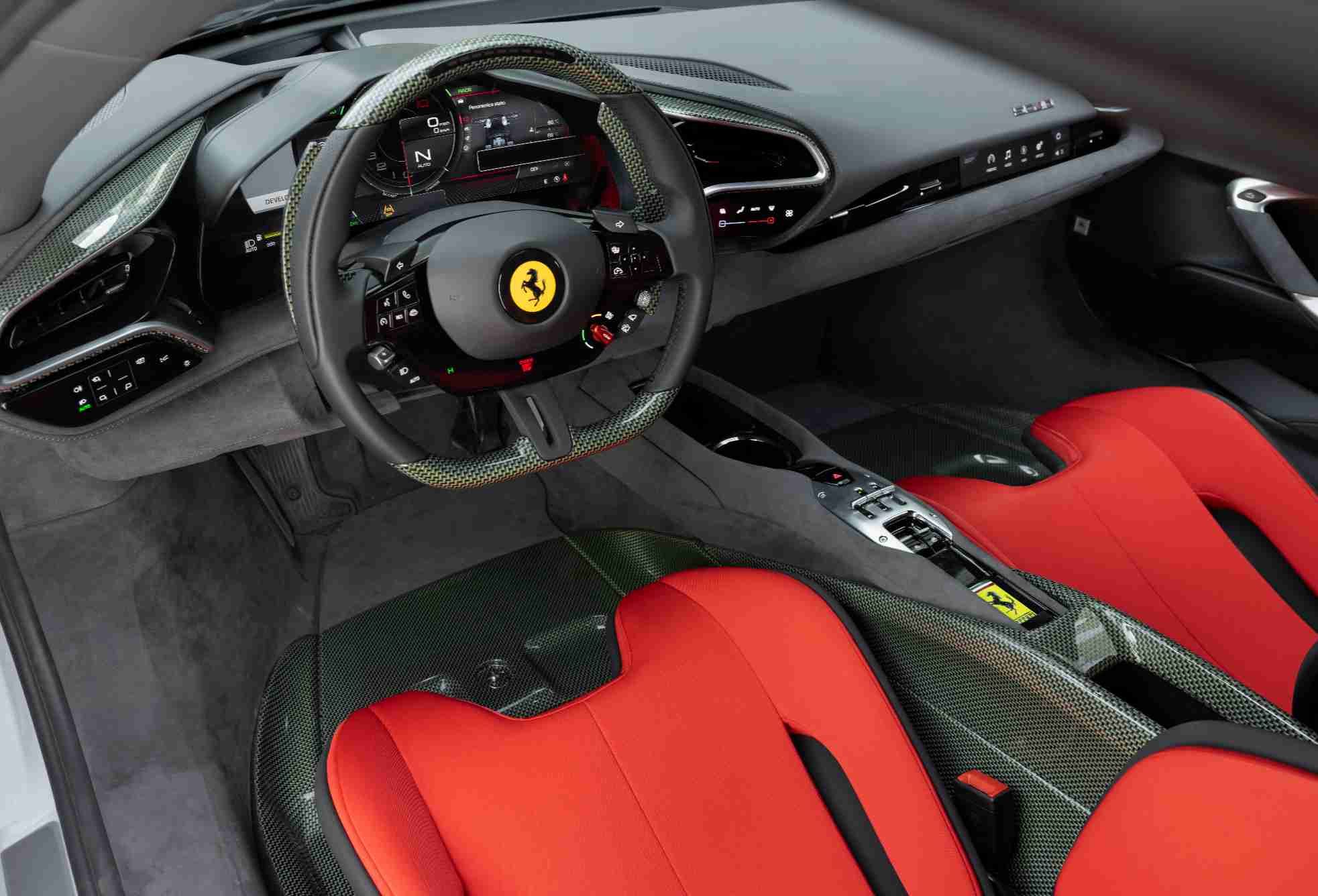 1761037596-resizecom Ferrari SC40 INT  4 A4aa838a-aa9e-4209-958c-7e