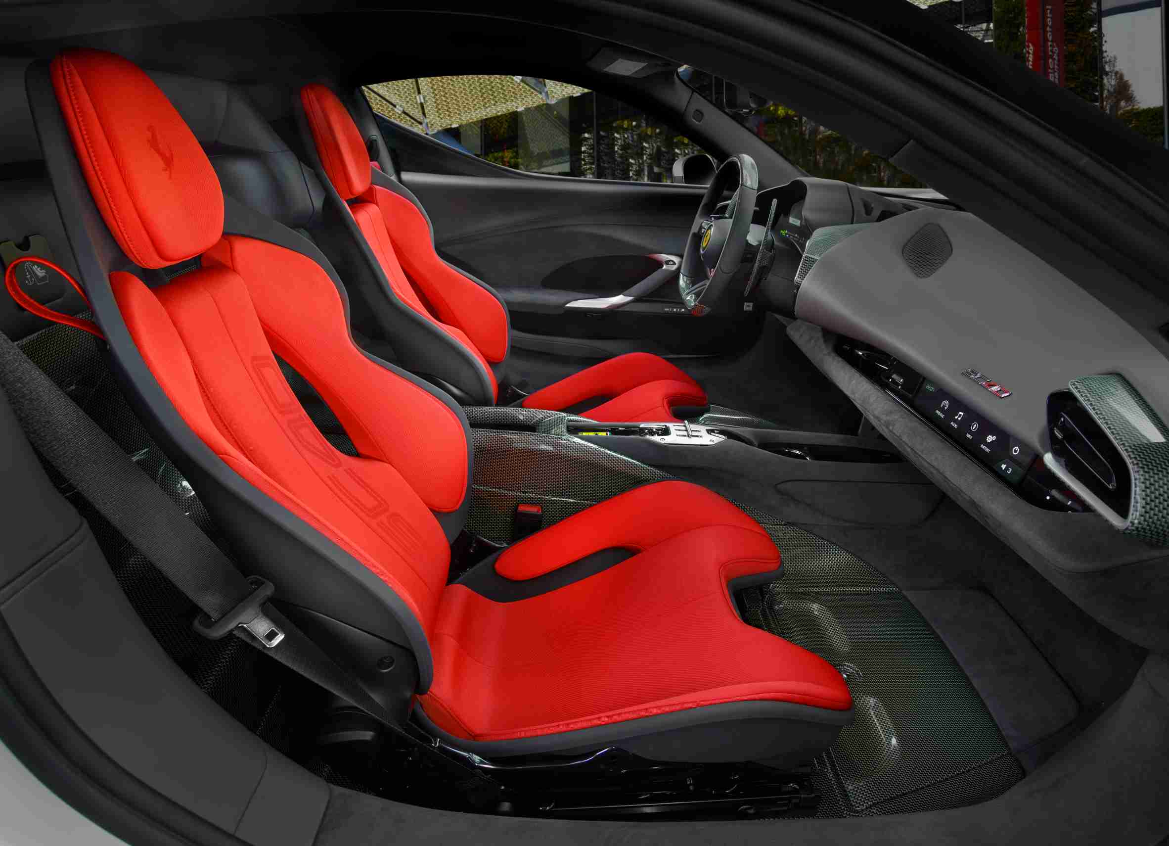 1761037596-resizecom Ferrari SC40 INT  9 Beb3367c-2e22-4f23-8a3d-40