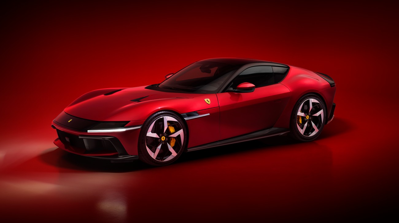New Ferrari V12 Ext 02 Red Media 653b5c42-a906-43e5-9220-8273ce423b5e 1jpg