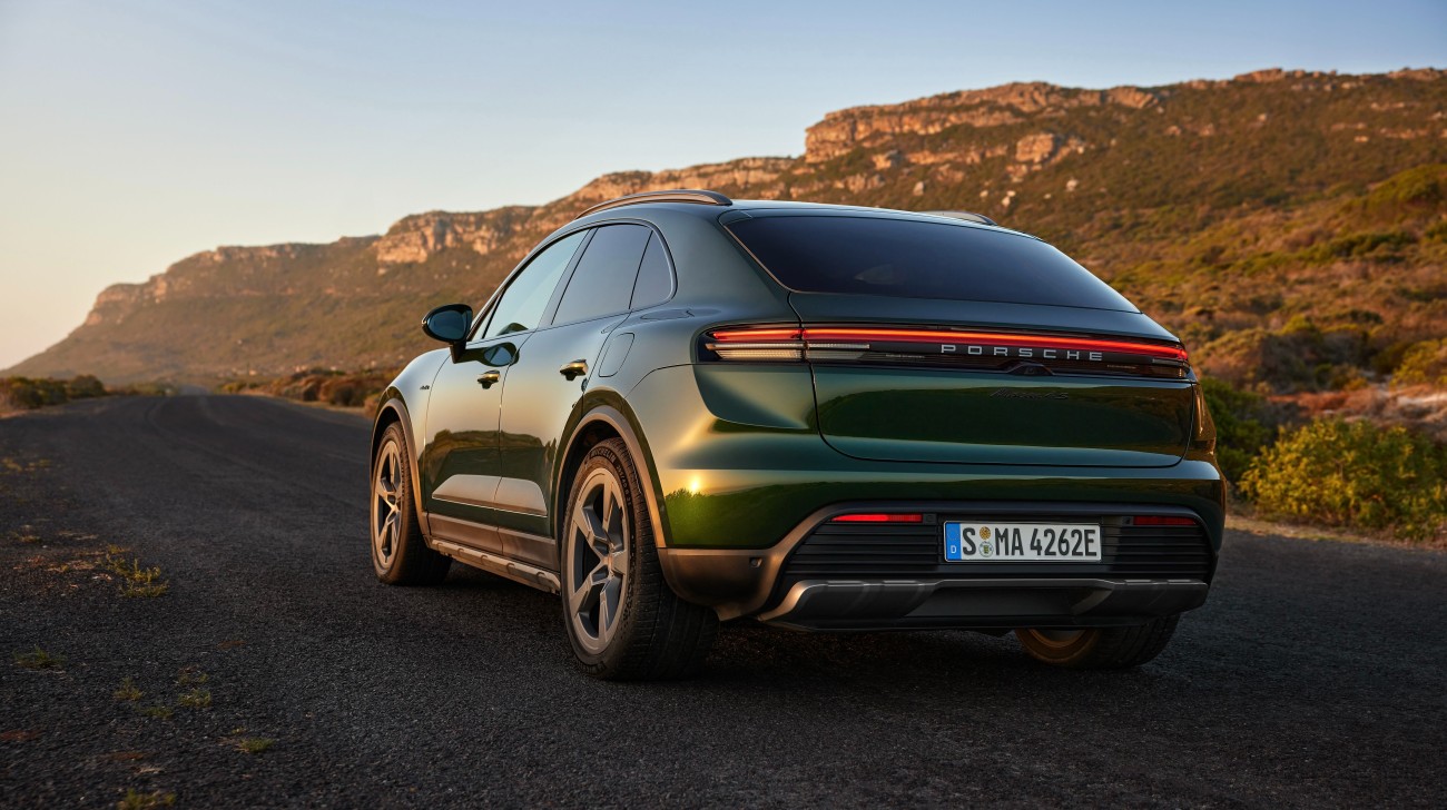 Porsche Macan Green Rearjpg