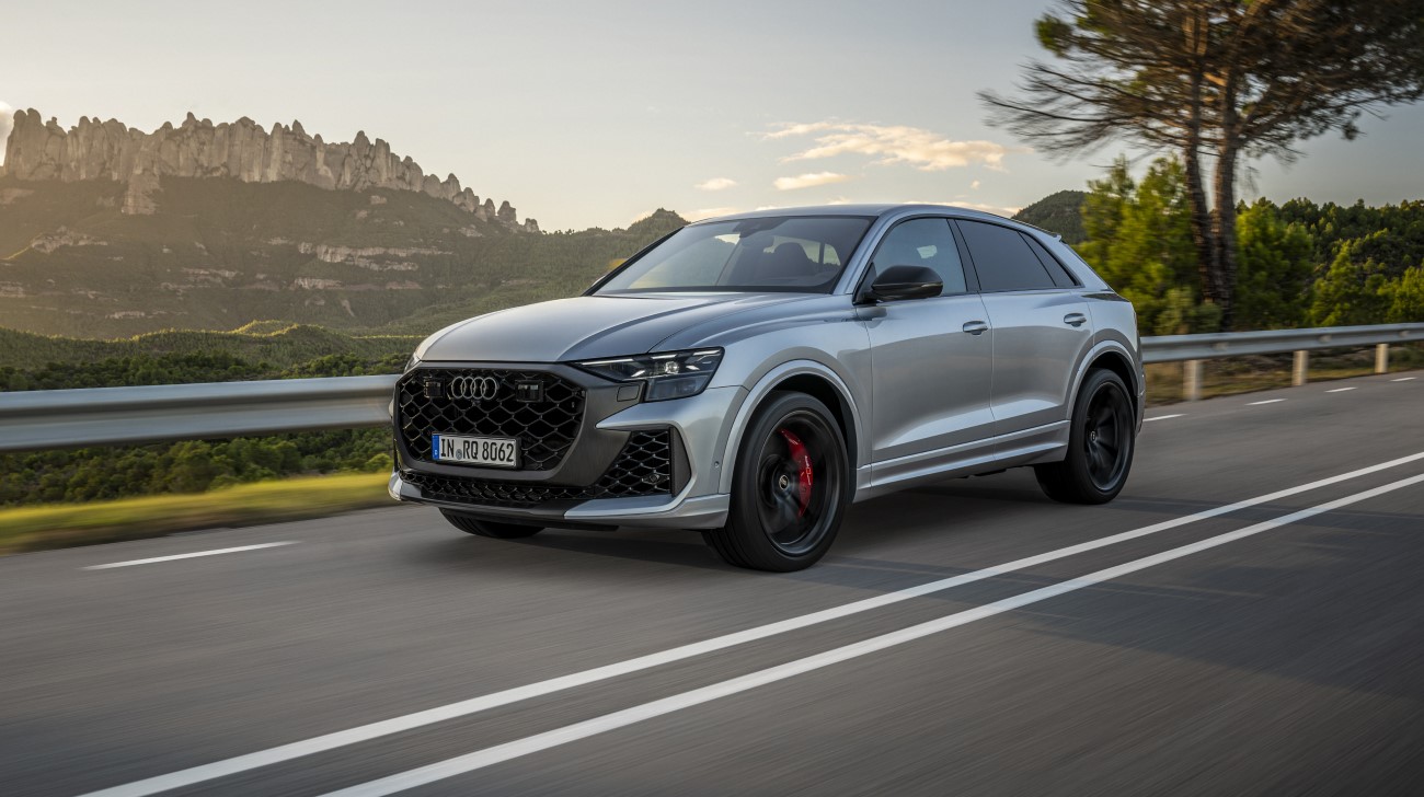 1732356635-Audi-RS-Q8-performance