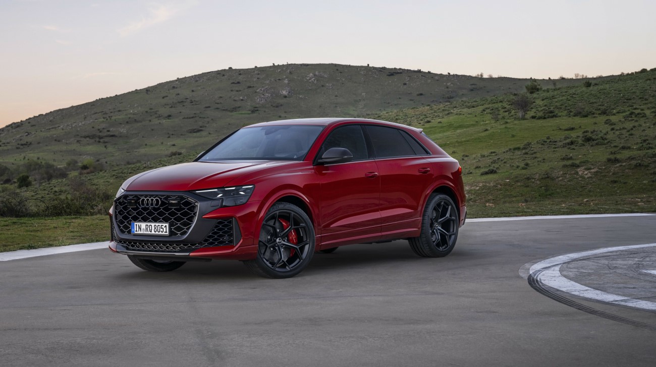 1732356635-Audi-RS-Q8-p