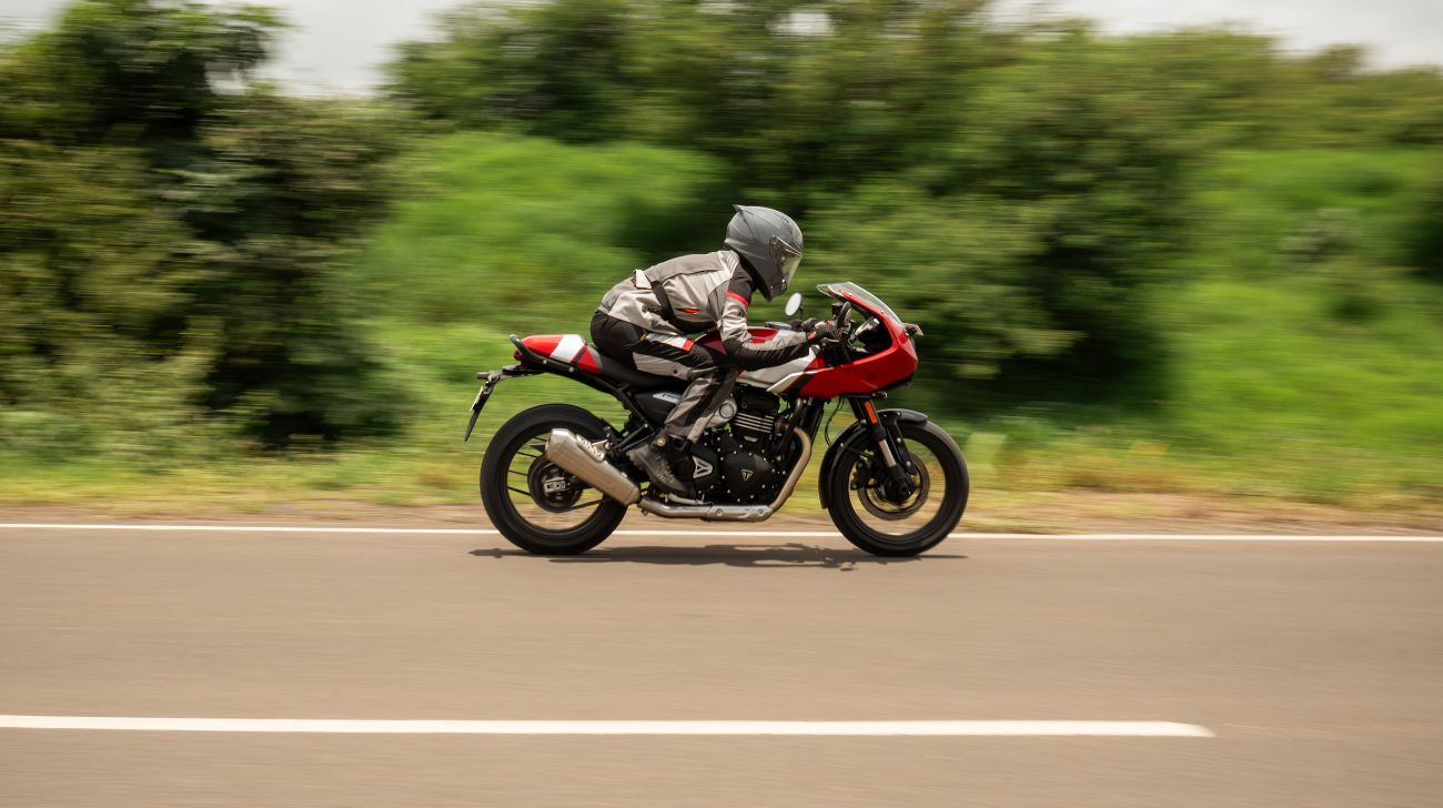 Triumph Thruxton 400 review: Does the baby cafe racer deliver?